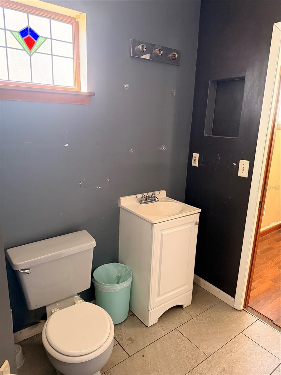 Image 6 of 23 For 1129 Holly Avenue