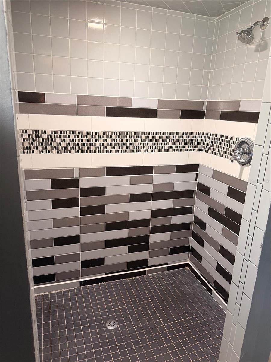 Image 7 of 23 For 1129 Holly Avenue