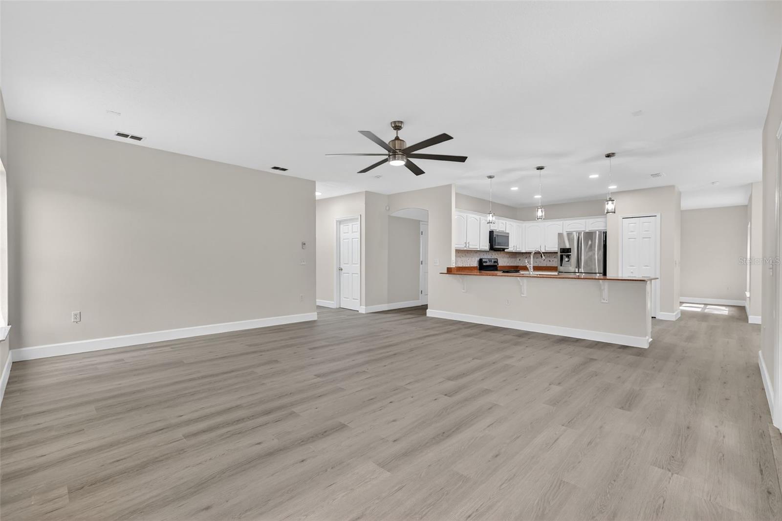 Image 11 of 74 For 402 Big Sioux Court