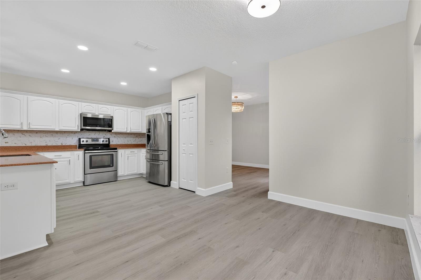 Image 17 of 74 For 402 Big Sioux Court