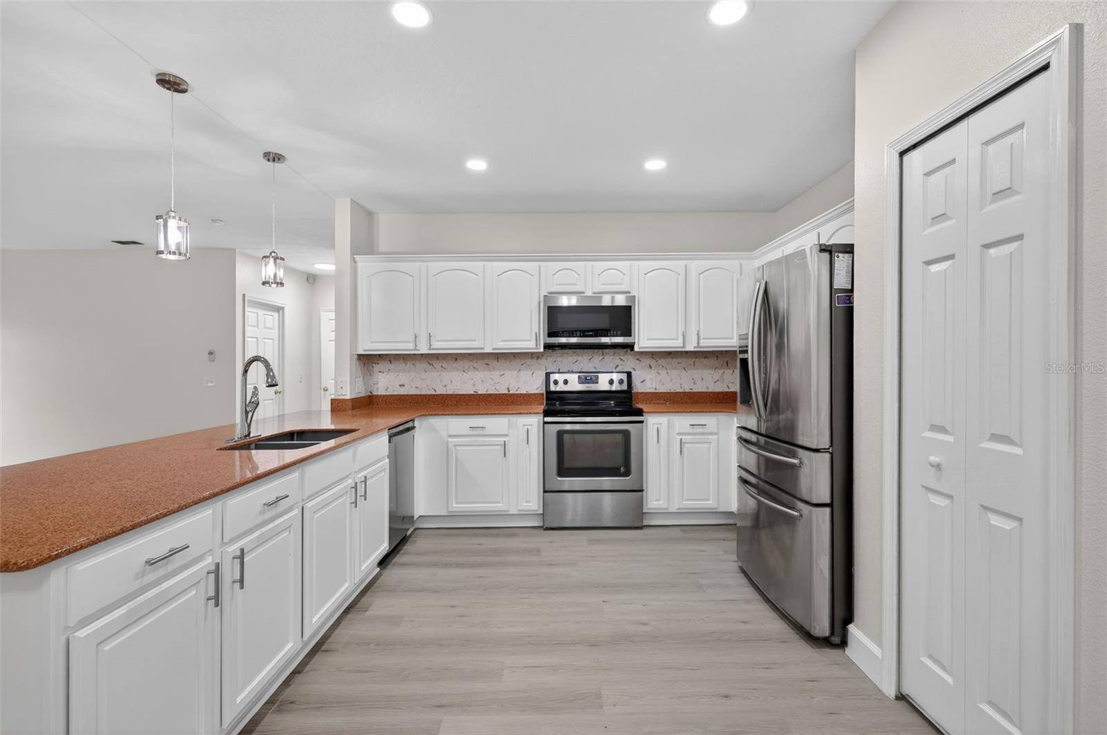 Image 19 of 74 For 402 Big Sioux Court