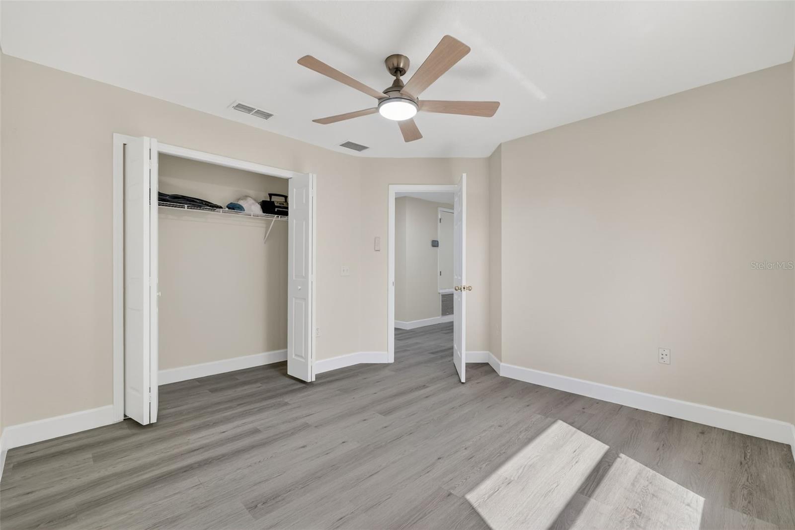 Image 23 of 74 For 402 Big Sioux Court