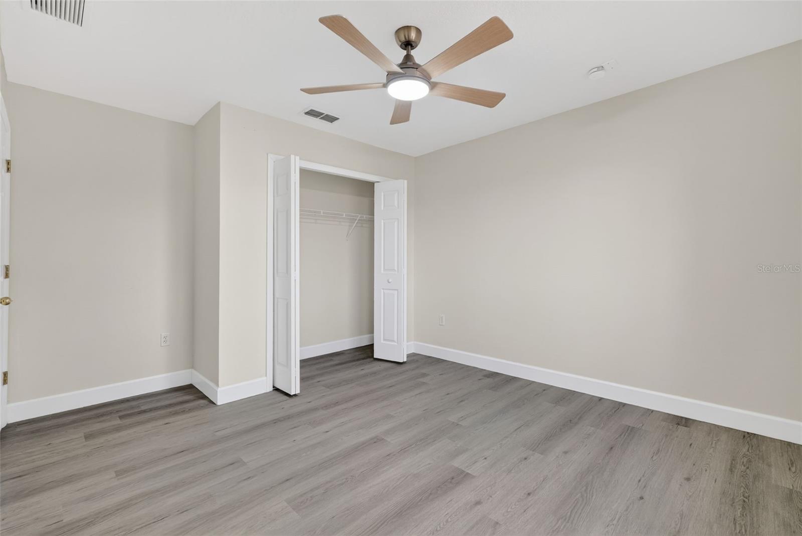 Image 32 of 74 For 402 Big Sioux Court