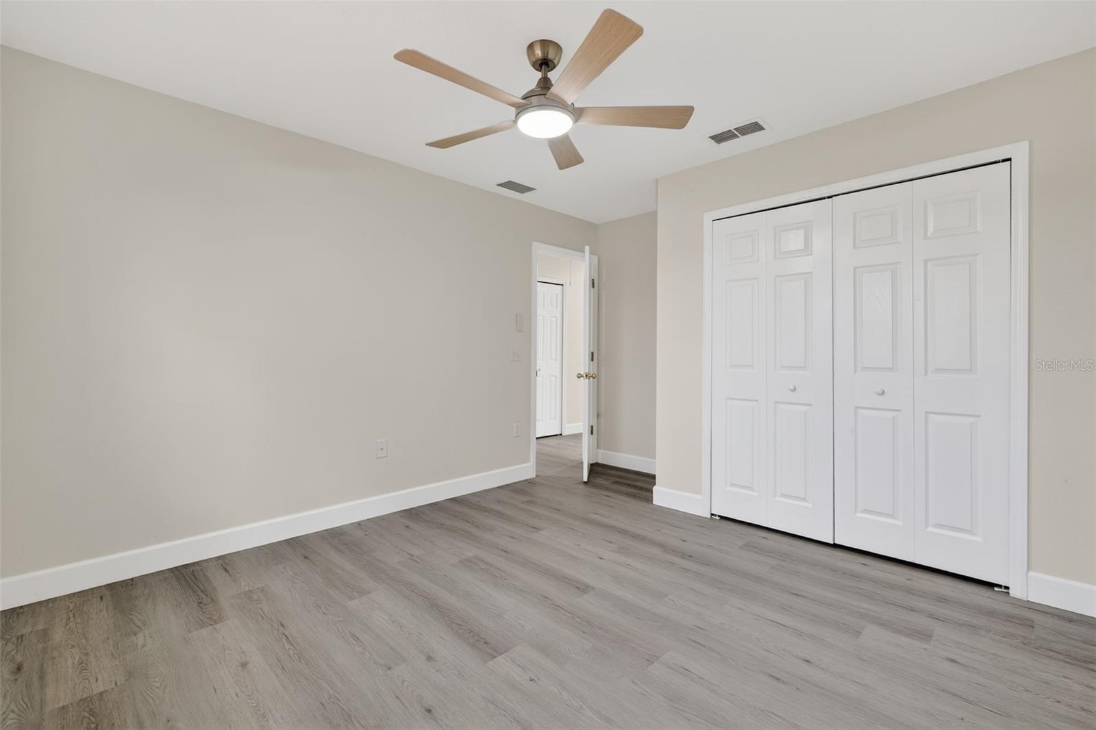 Image 33 of 74 For 402 Big Sioux Court