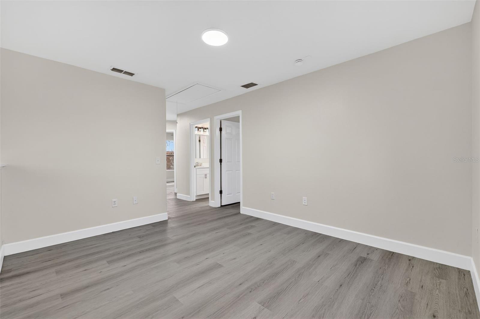 Image 34 of 74 For 402 Big Sioux Court