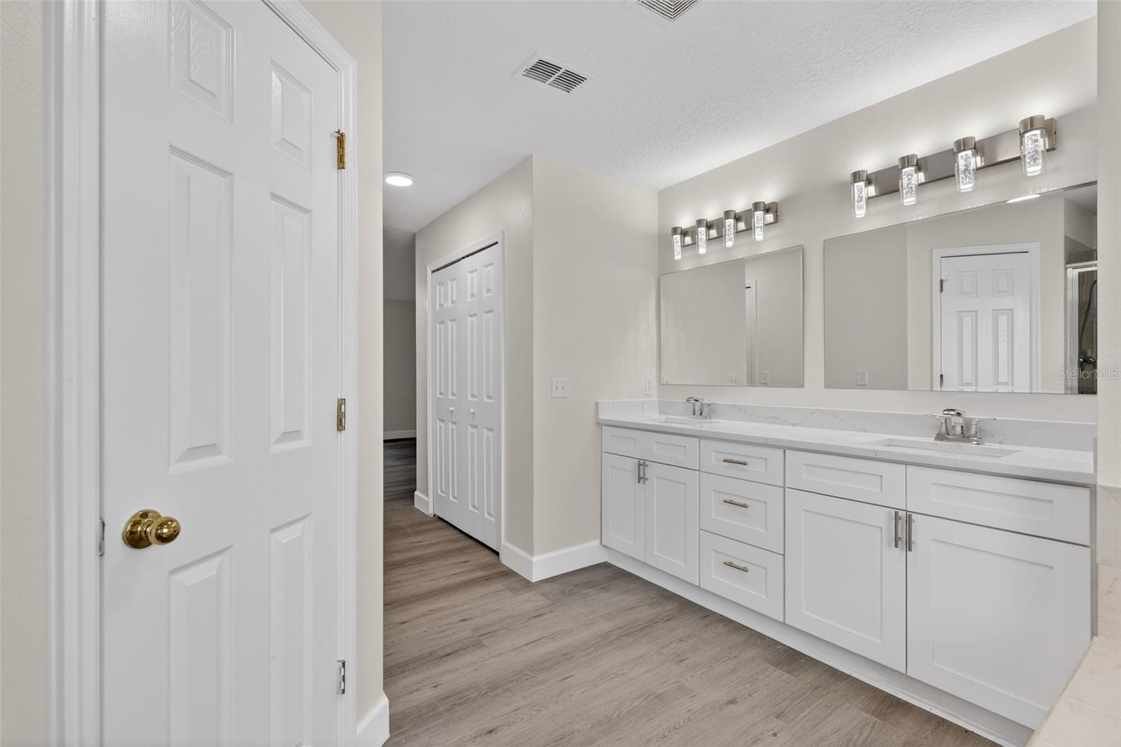 Image 49 of 74 For 402 Big Sioux Court