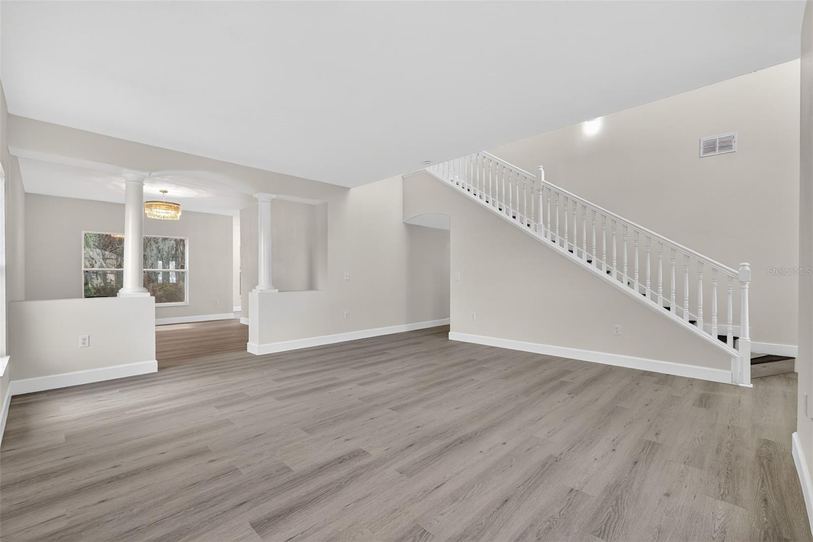 Image 7 of 74 For 402 Big Sioux Court