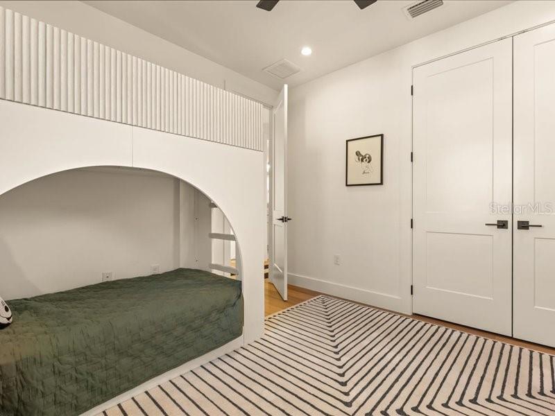 Image 24 of 46 For 1405 Miller Avenue