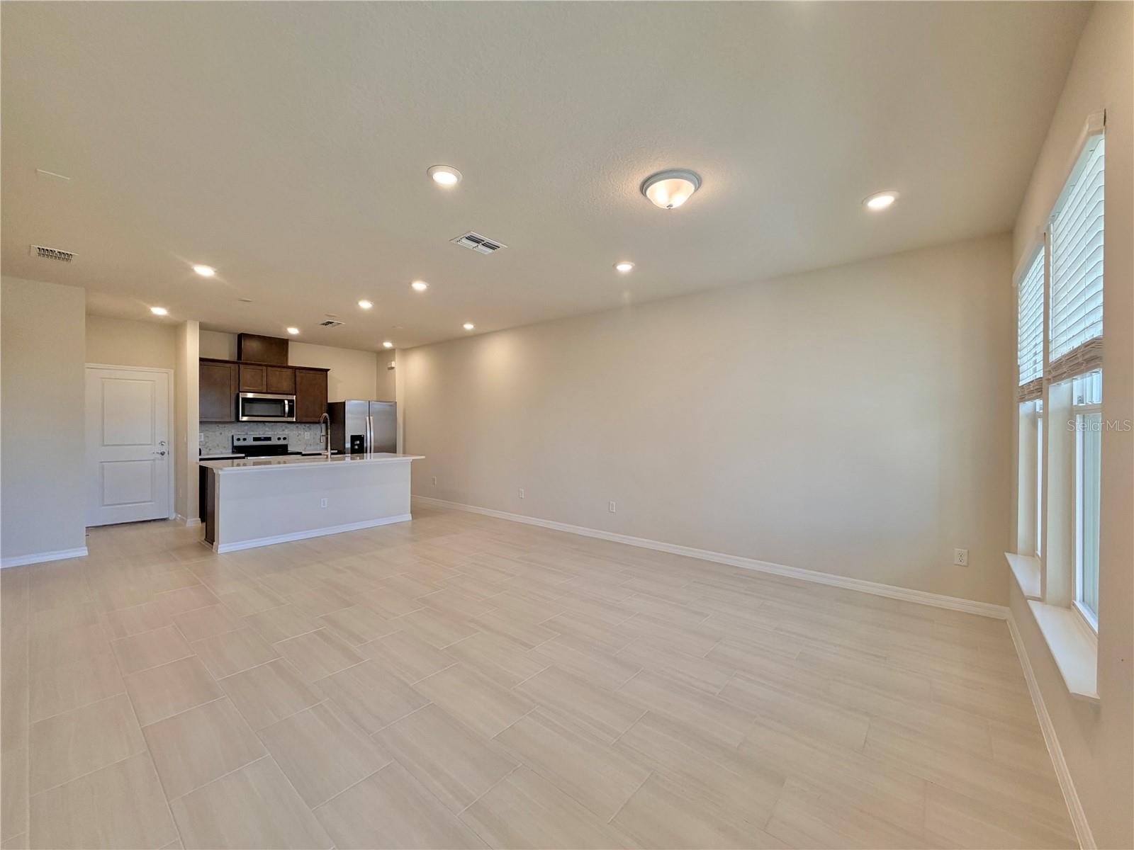 Image 5 of 34 For 16270 Merry Alley