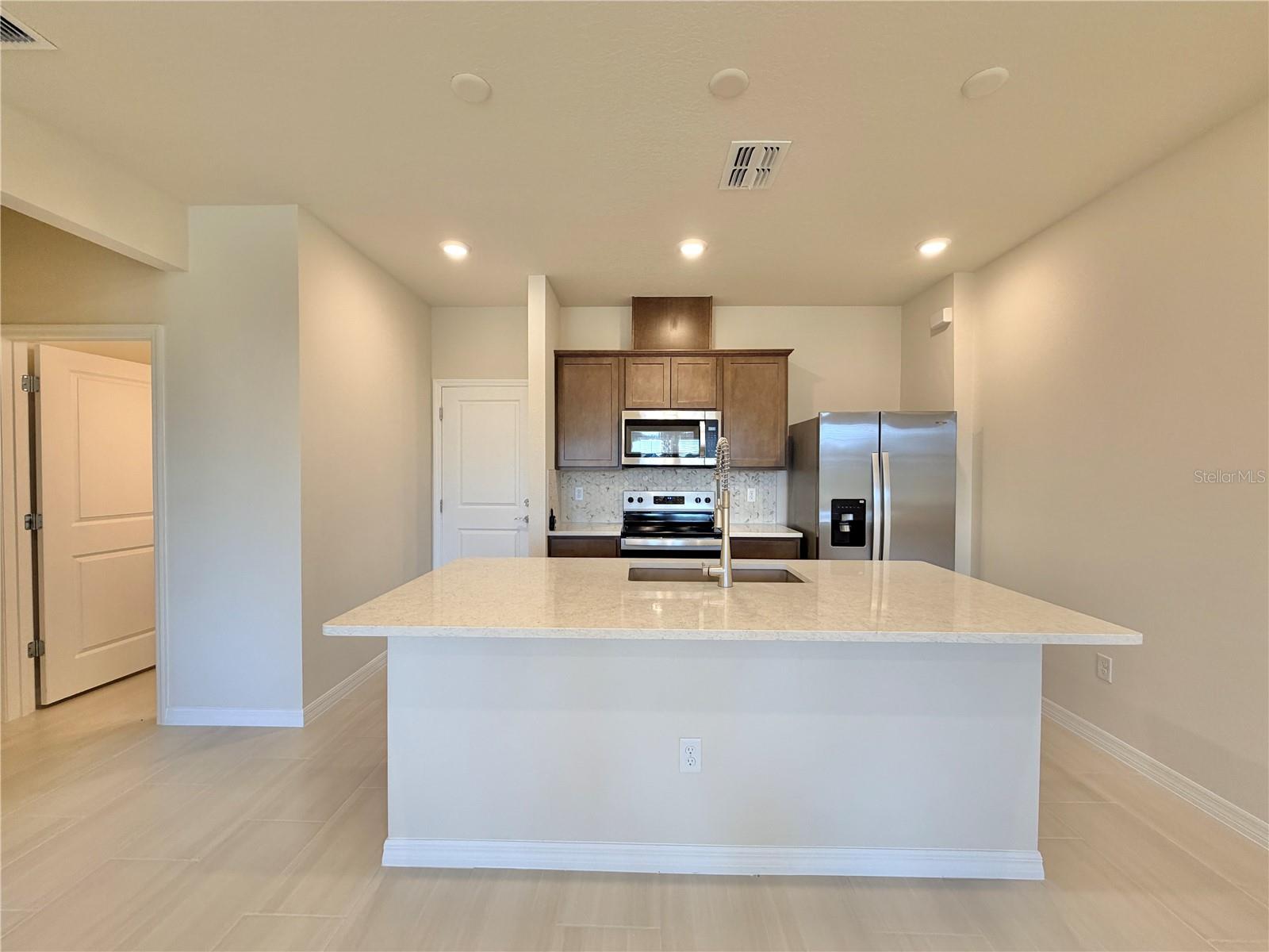 Image 7 of 34 For 16270 Merry Alley