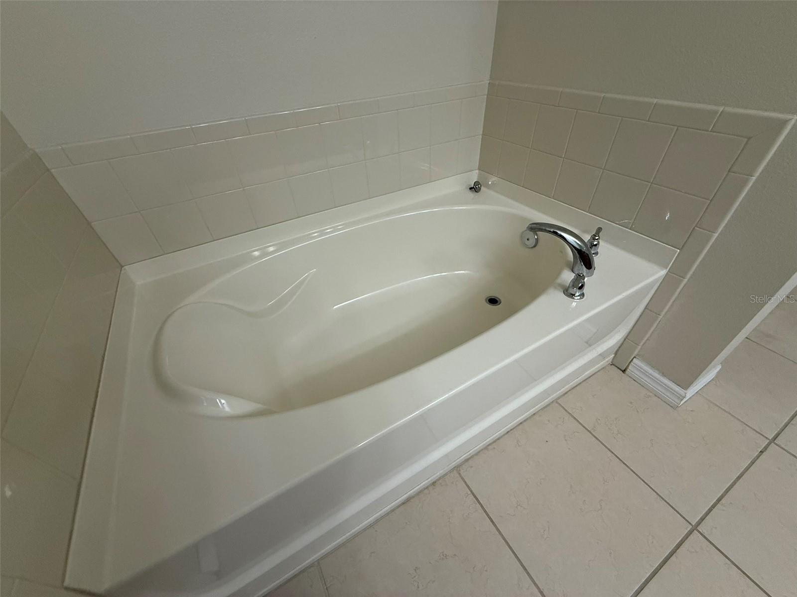 Listing photo id 20 for 1753 Fulfillment Drive