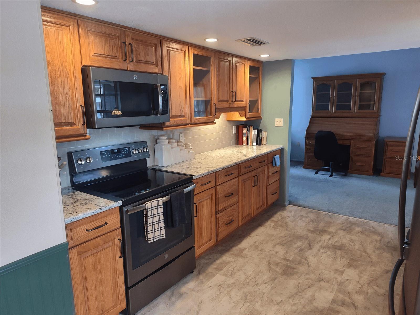 Image 6 of 54 For 8850 Pine Bay Court