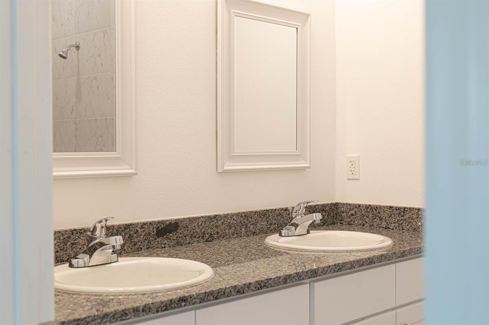 Listing photo id 18 for 1618 Wainwright Street