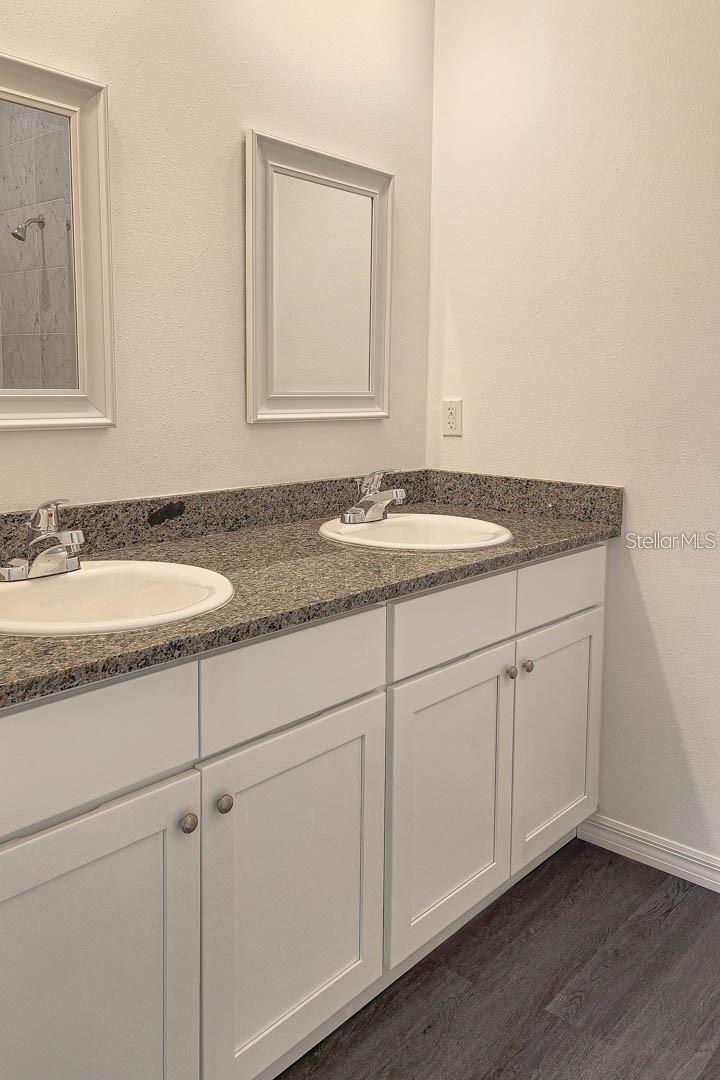 Listing photo id 20 for 1618 Wainwright Street