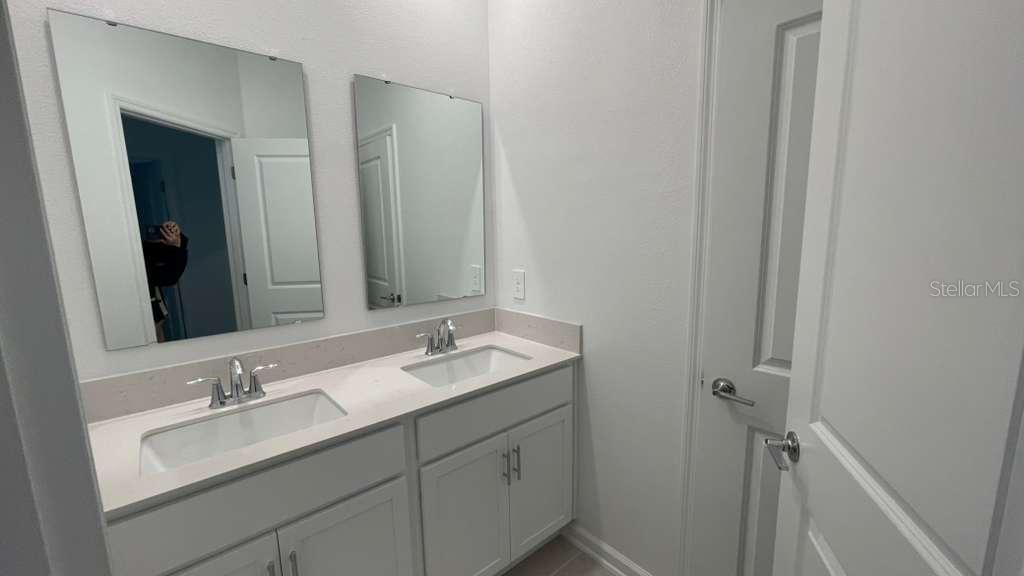 Image 19 of 32 For 2485 Rider Rain Lane