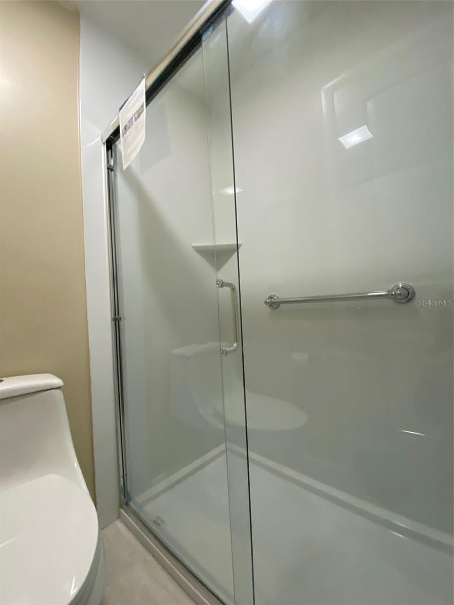 Image 18 of 35 For 2592 Grassy Point Drive 200