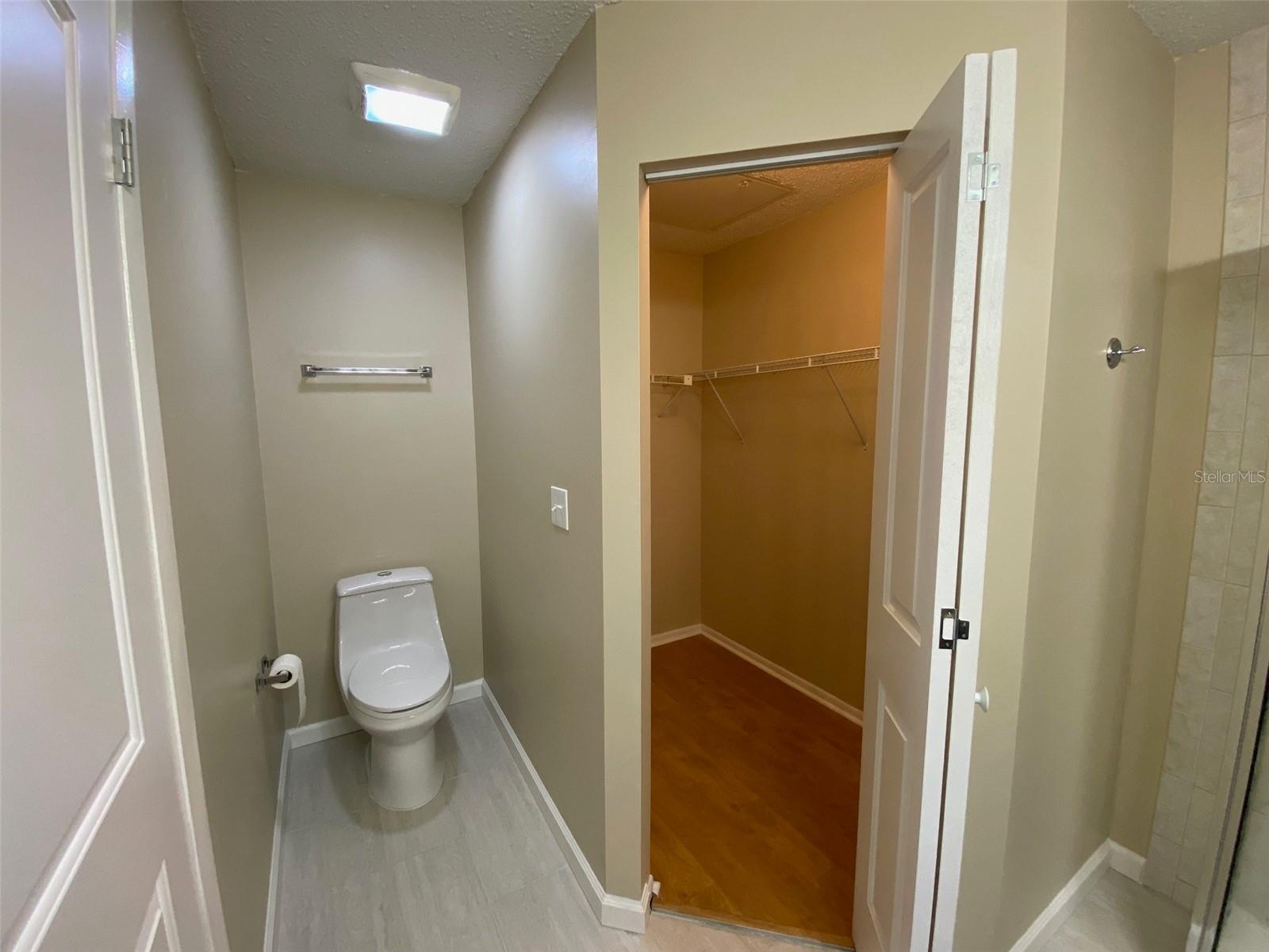 Image 24 of 35 For 2592 Grassy Point Drive 200