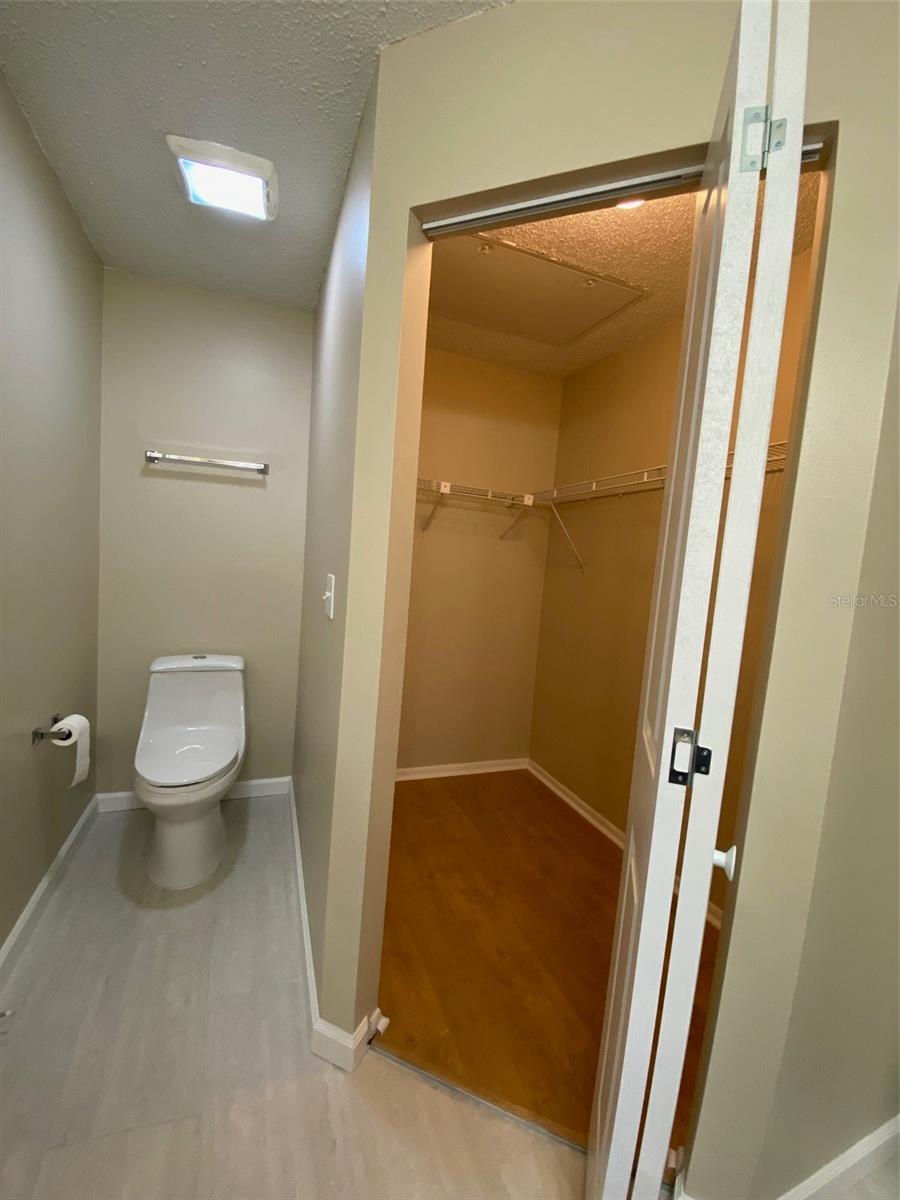 Image 25 of 35 For 2592 Grassy Point Drive 200