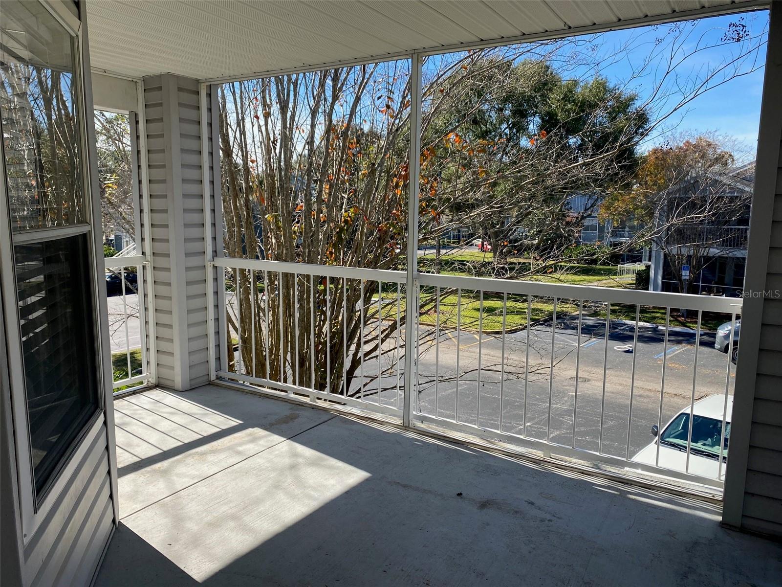 Image 27 of 35 For 2592 Grassy Point Drive 200