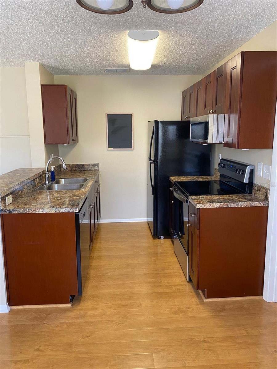 Image 9 of 35 For 2592 Grassy Point Drive 200