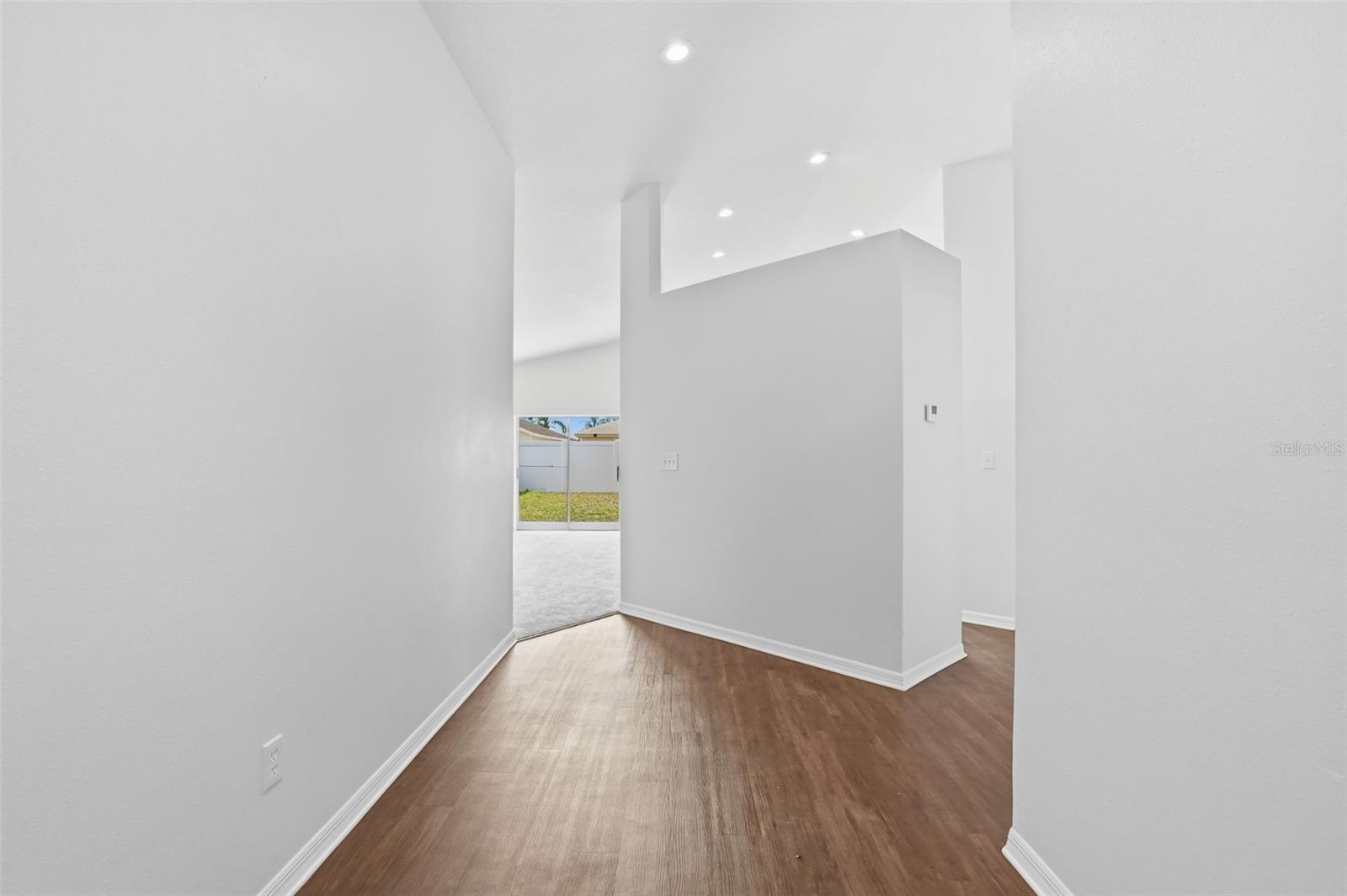 Image 11 of 32 For 522 Beth Ann Street