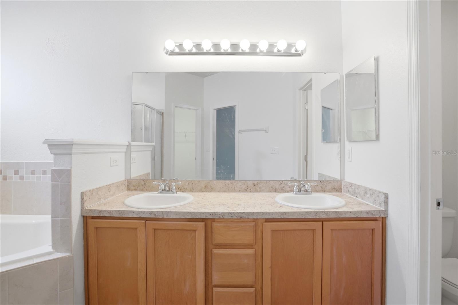 Image 16 of 41 For 720 Overlook Grove Dr