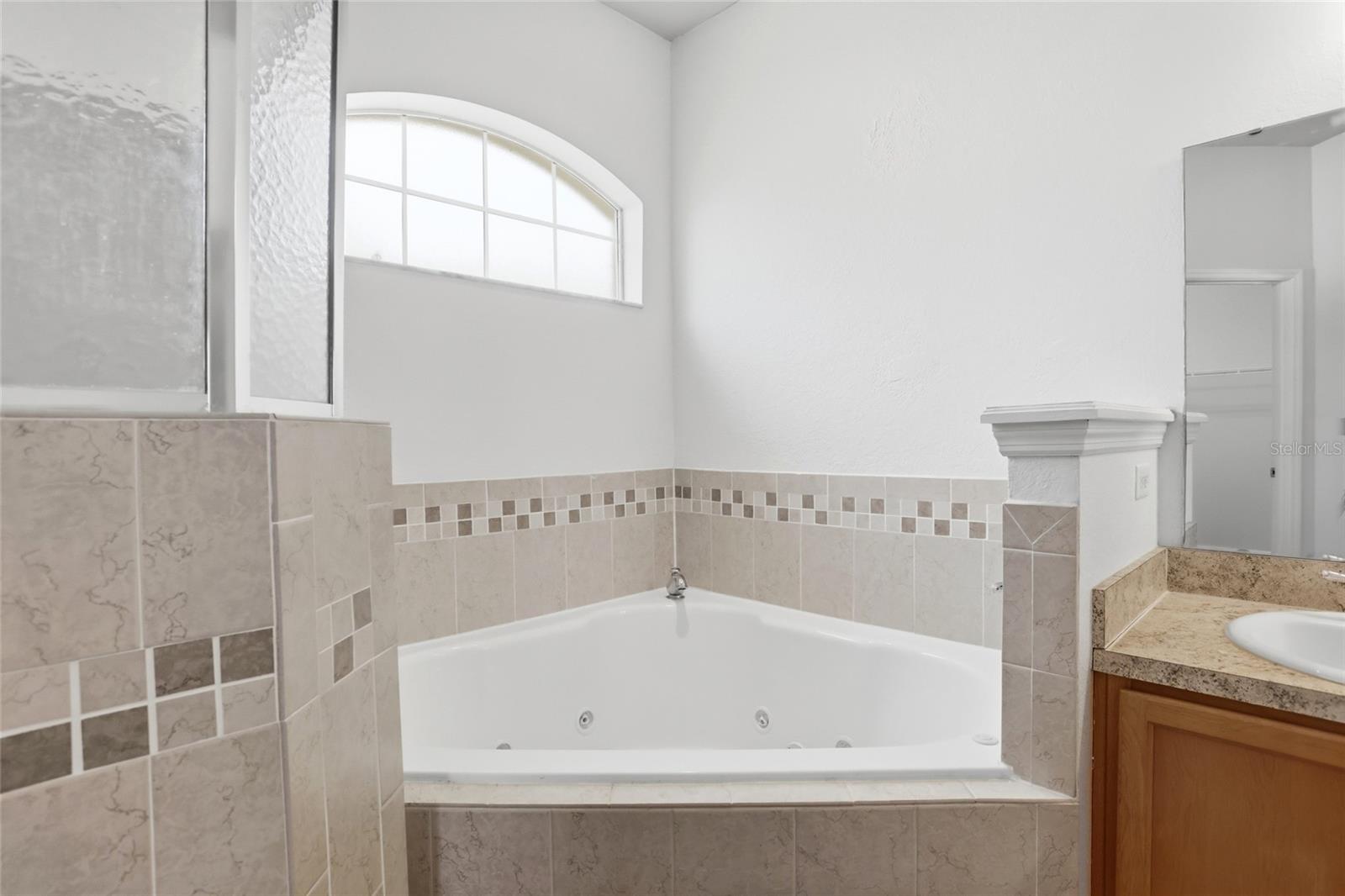 Image 17 of 41 For 720 Overlook Grove Dr