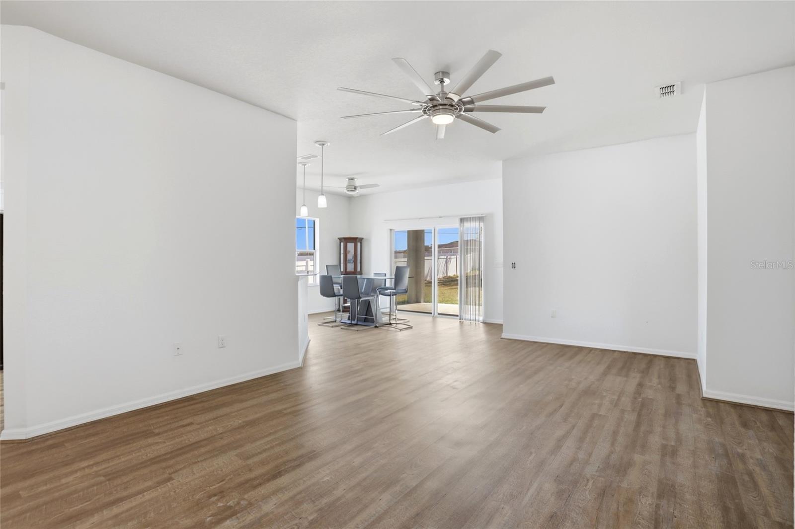 Image 21 of 41 For 720 Overlook Grove Dr