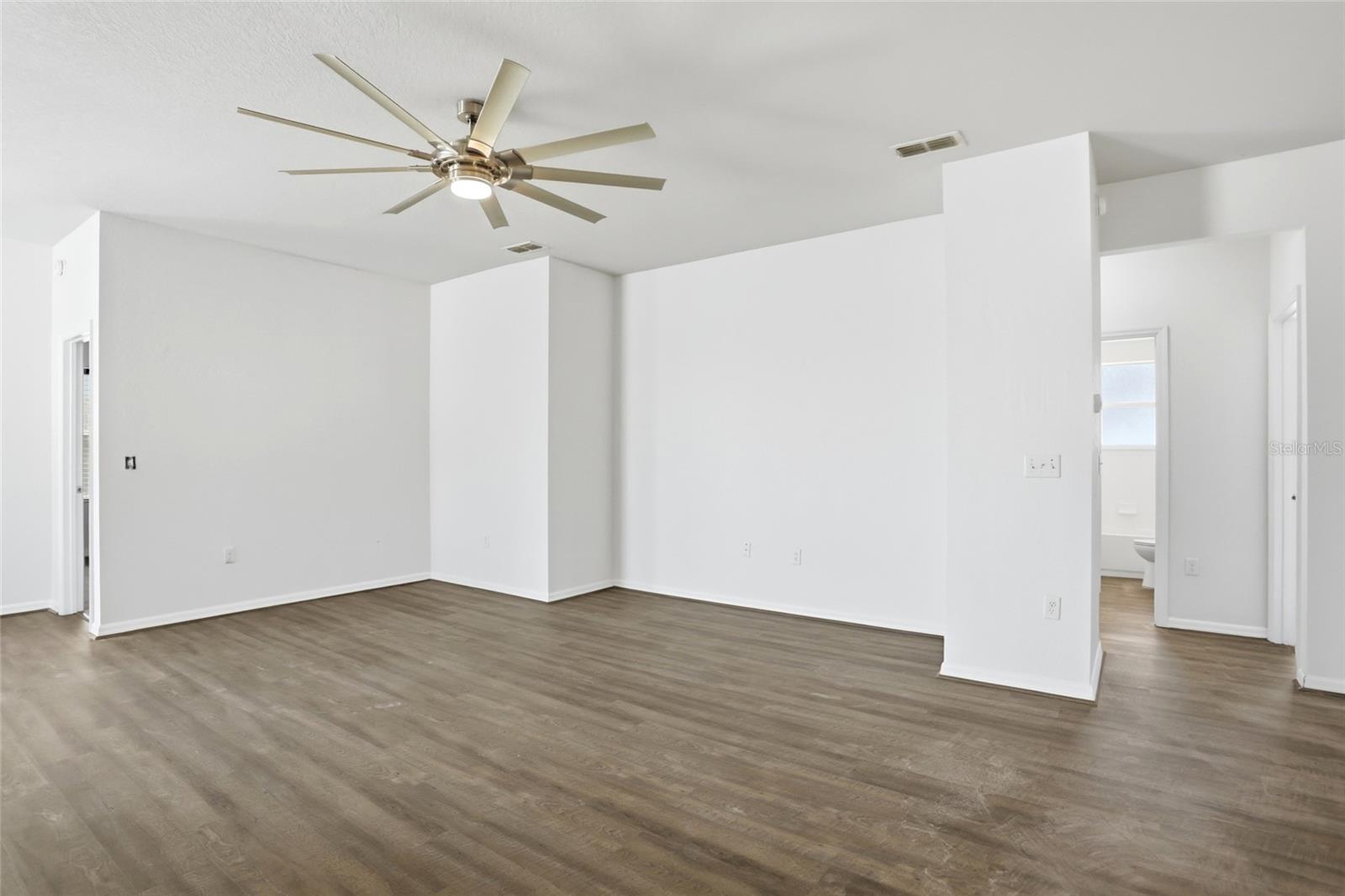 Image 22 of 41 For 720 Overlook Grove Dr