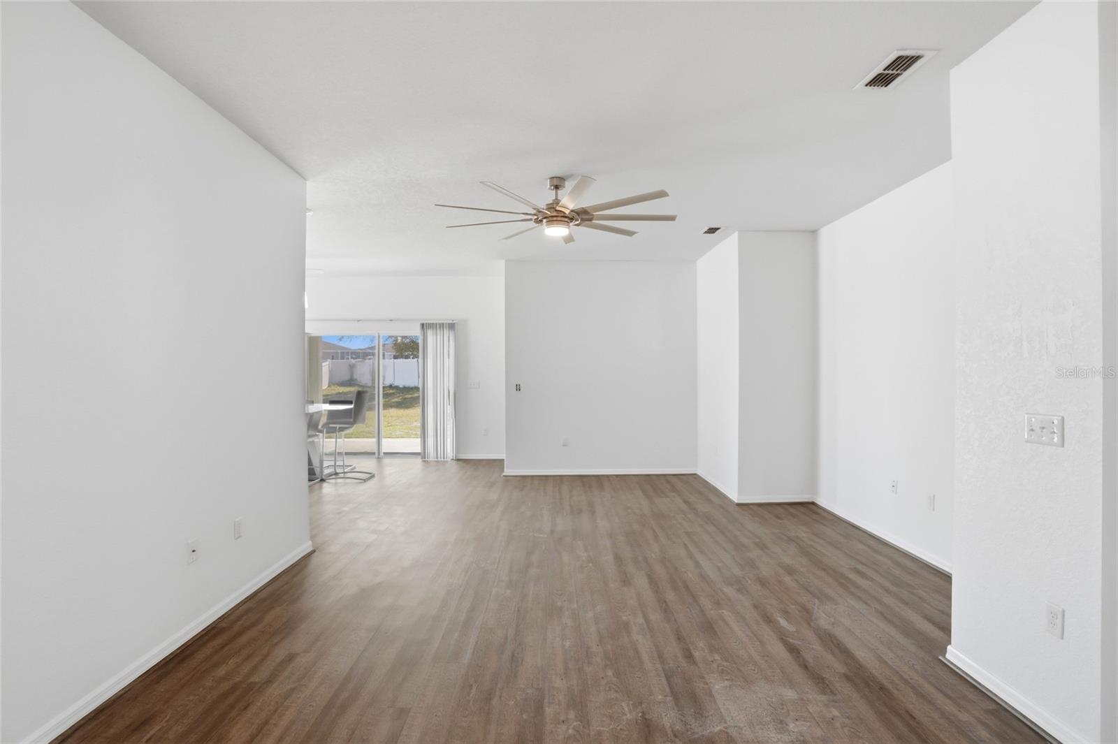 Image 23 of 41 For 720 Overlook Grove Dr