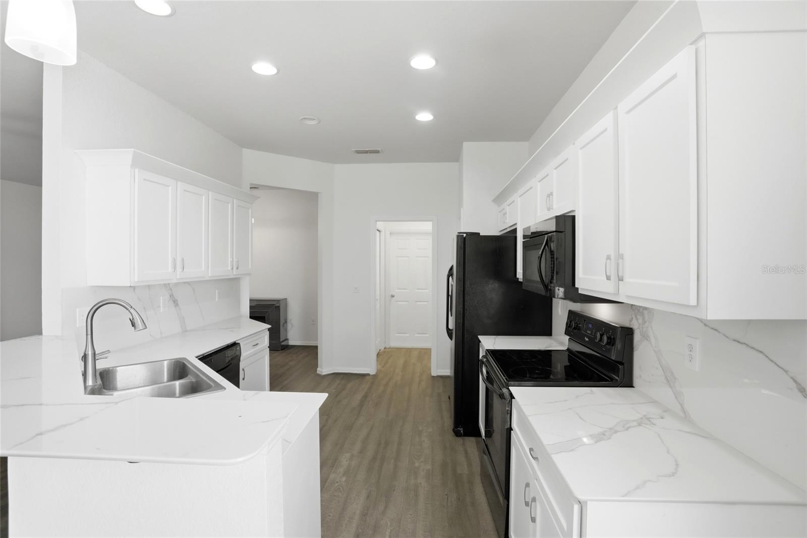 Image 27 of 41 For 720 Overlook Grove Dr