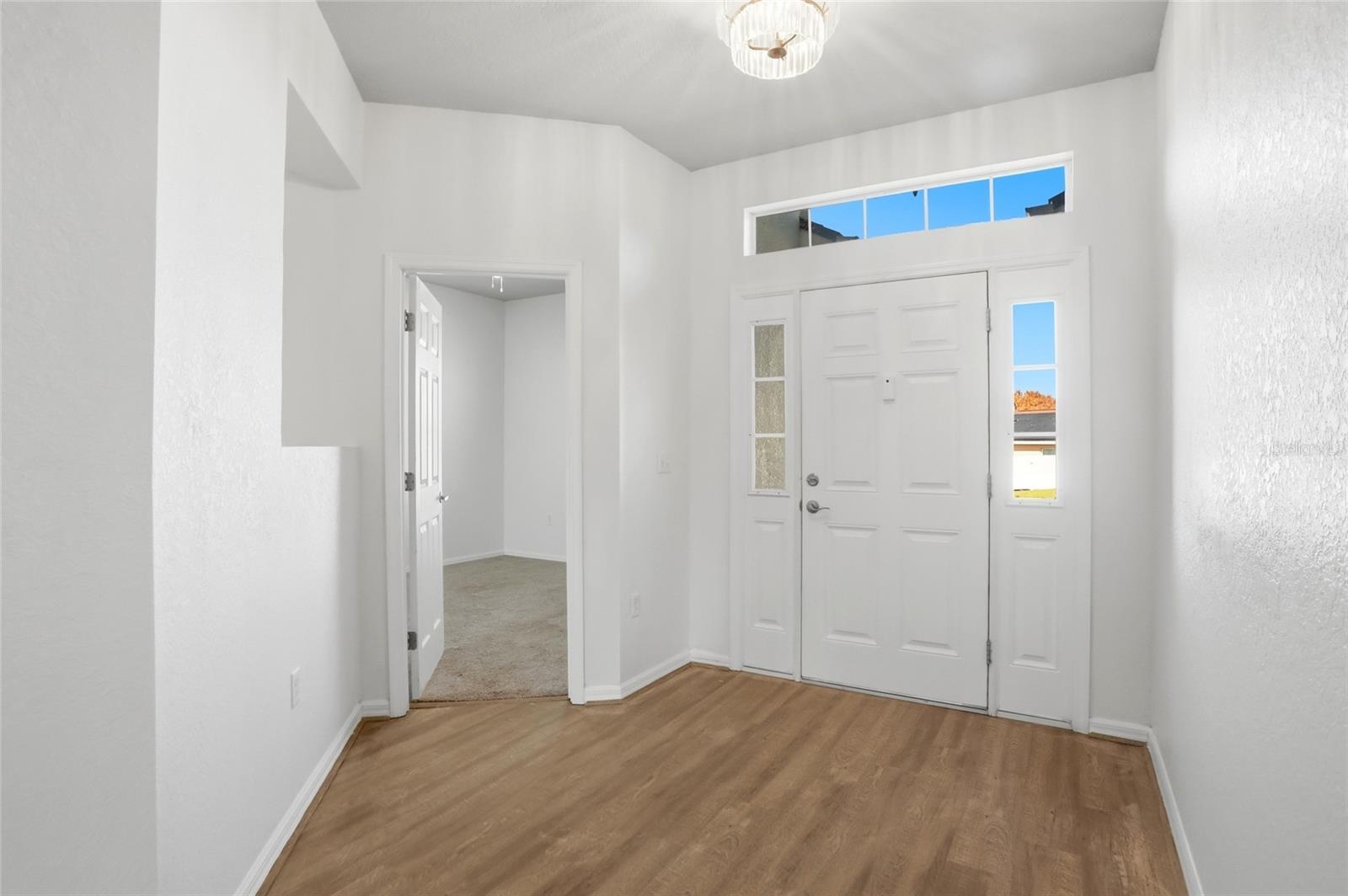 Image 3 of 41 For 720 Overlook Grove Dr