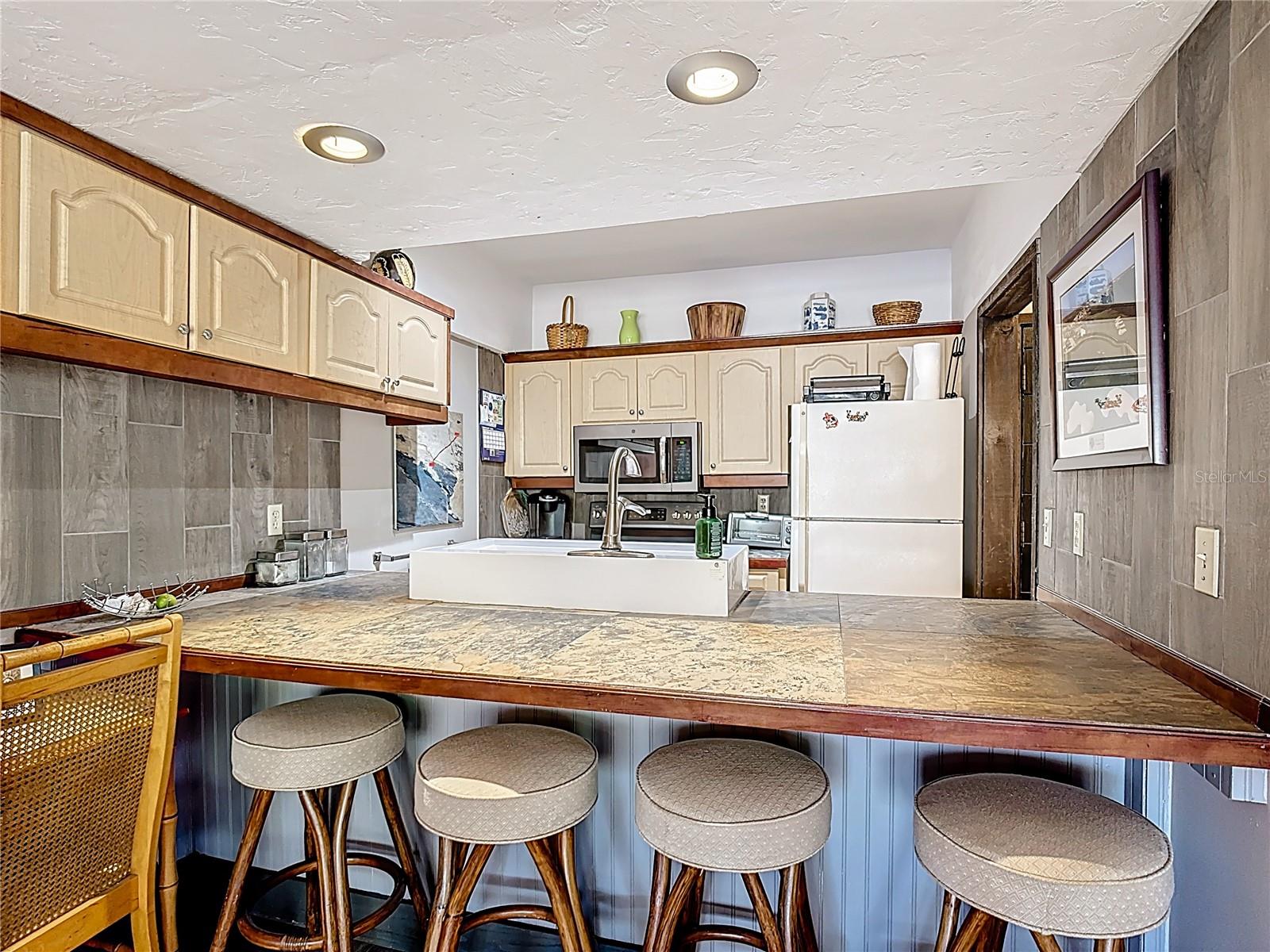 Image 13 of 38 For 4196 Abbey Court 4196