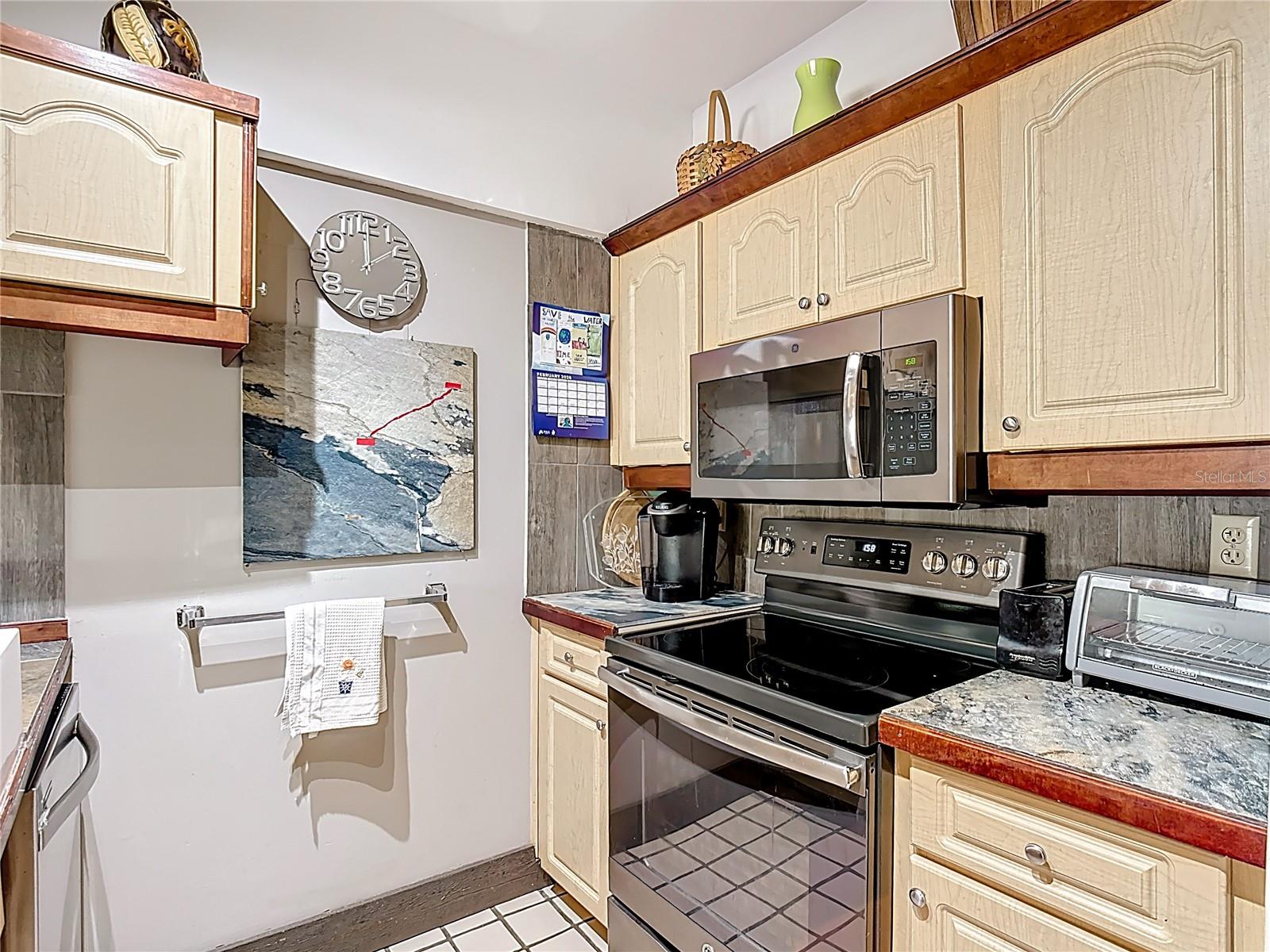 Image 8 of 38 For 4196 Abbey Court 4196