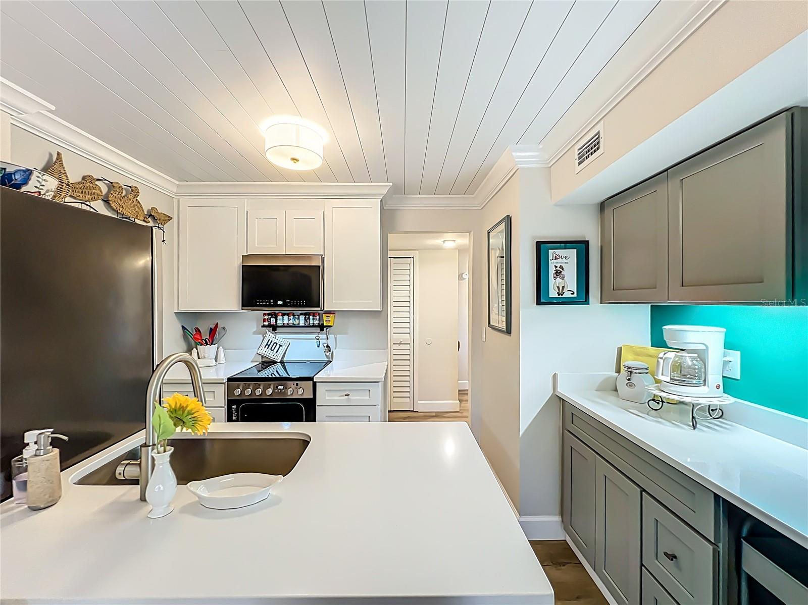 Image 12 of 52 For 200 Saint Andrews Boulevard 705