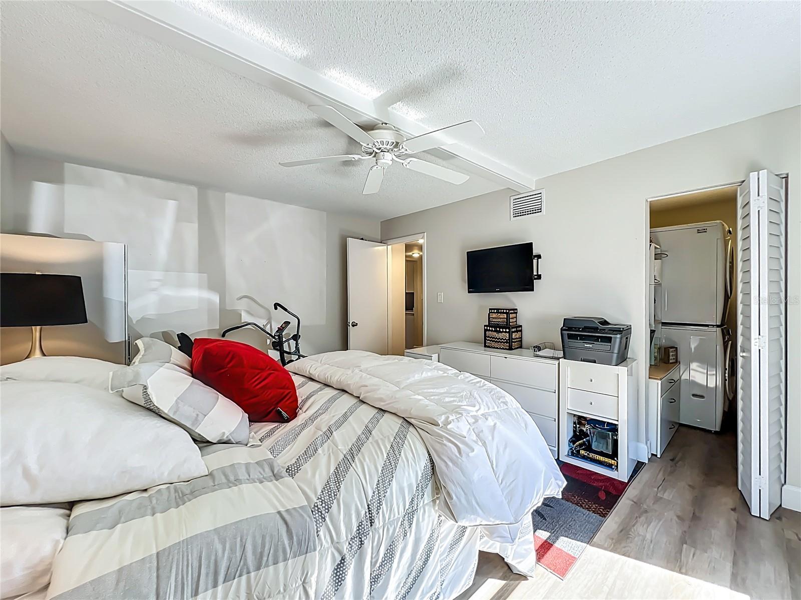 Image 23 of 52 For 200 Saint Andrews Boulevard 705