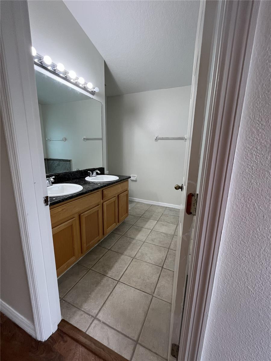 Image 11 of 22 For 12412 Castlemain Trail