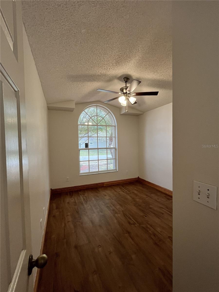 Image 18 of 22 For 12412 Castlemain Trail