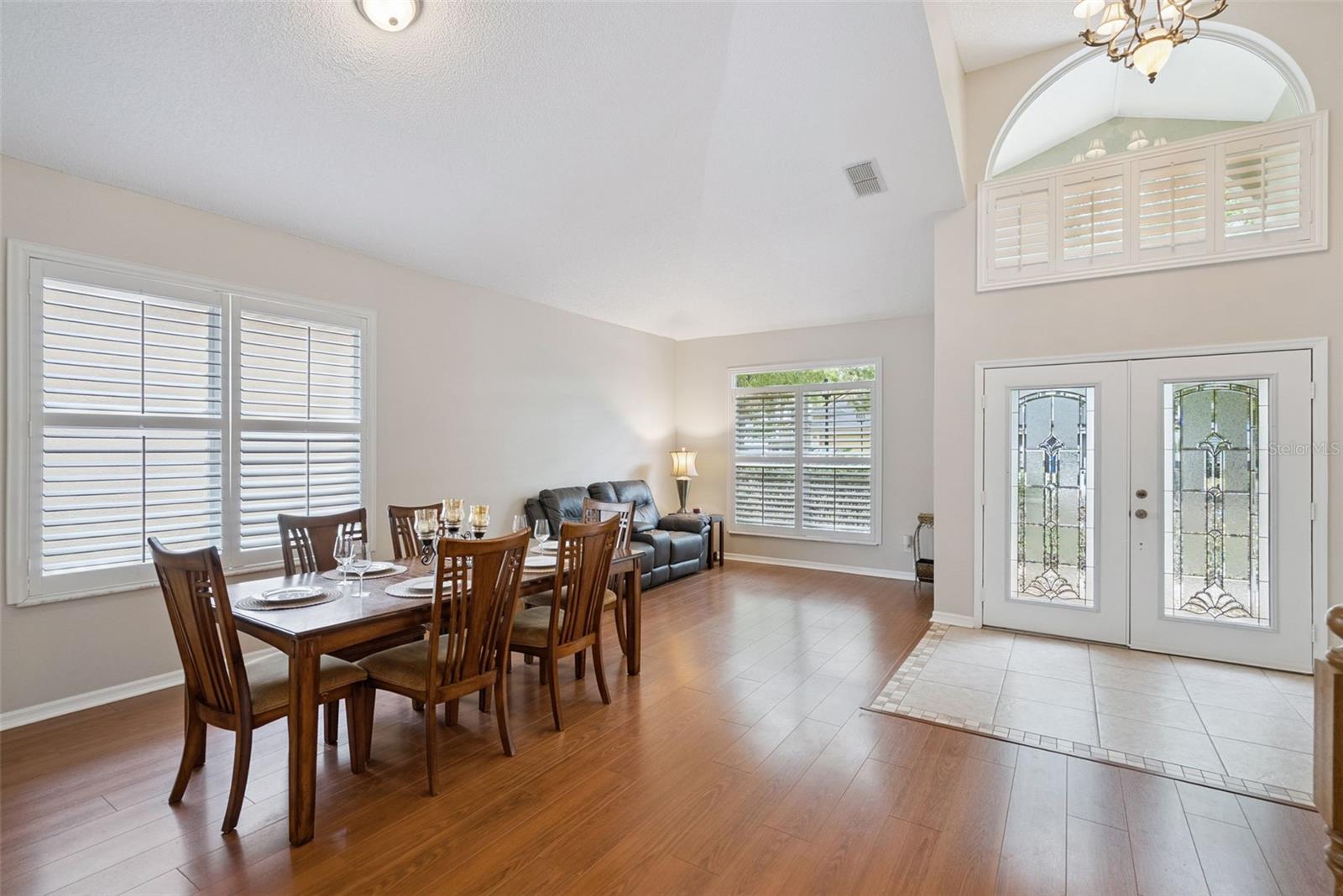 Image 7 of 59 For 981 Lake Claire Circle