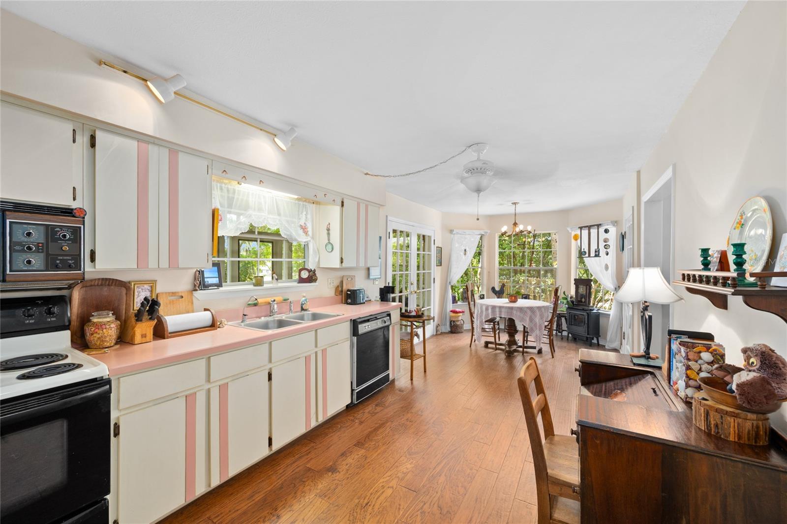 Image 13 of 45 For 2132 Palm Vista Drive