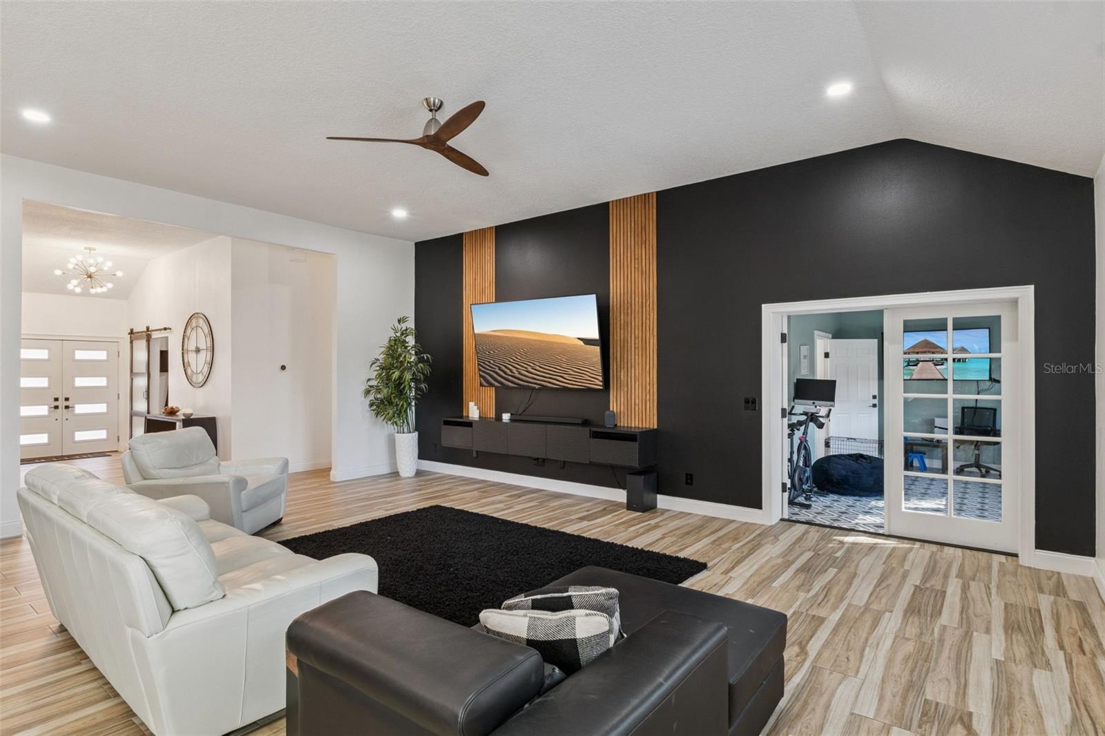 Image 10 of 52 For 32345 Wolfs Trail