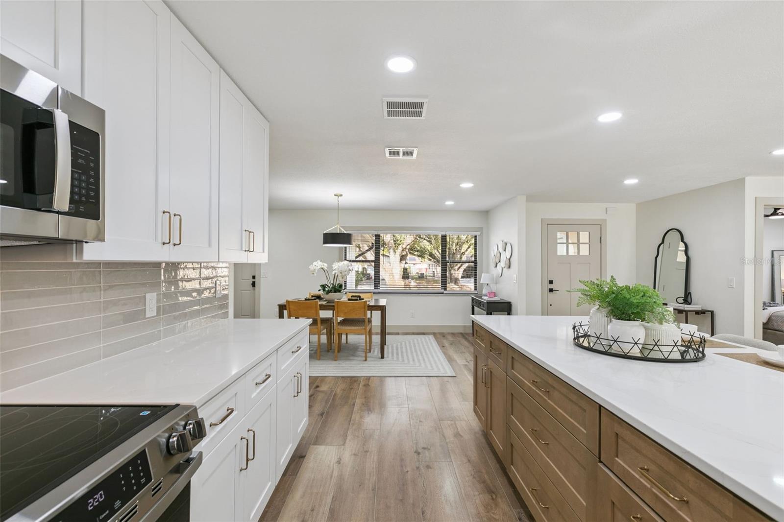 Image 12 of 53 For 622 Spring Oaks Boulevard