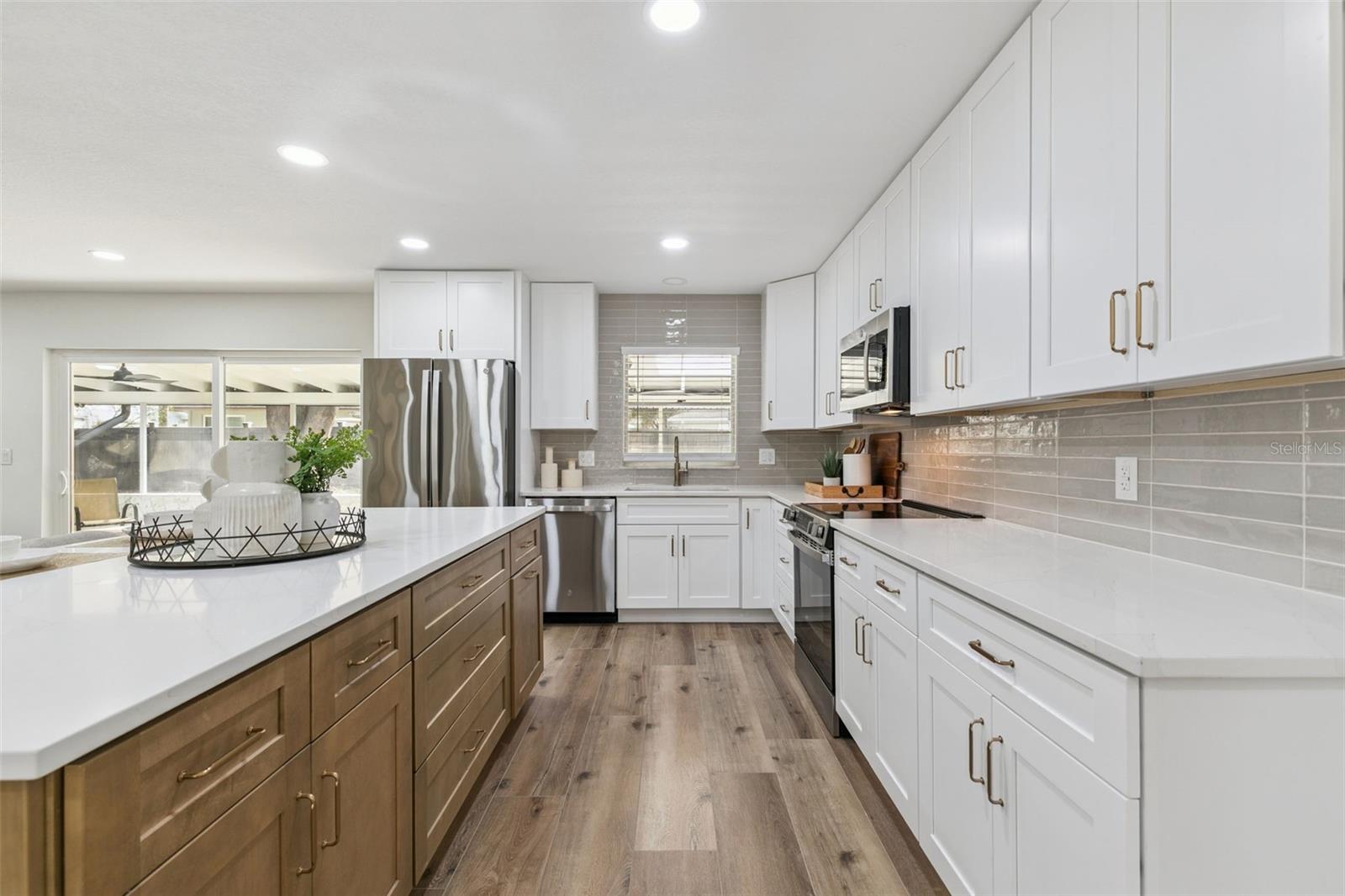 Image 13 of 53 For 622 Spring Oaks Boulevard