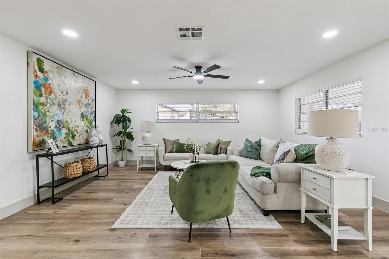 Image 16 of 53 For 622 Spring Oaks Boulevard