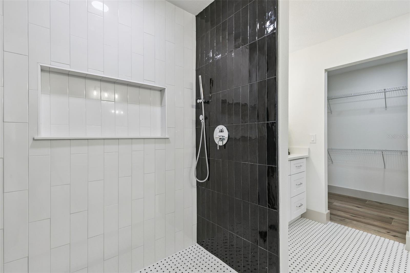 Image 24 of 53 For 622 Spring Oaks Boulevard