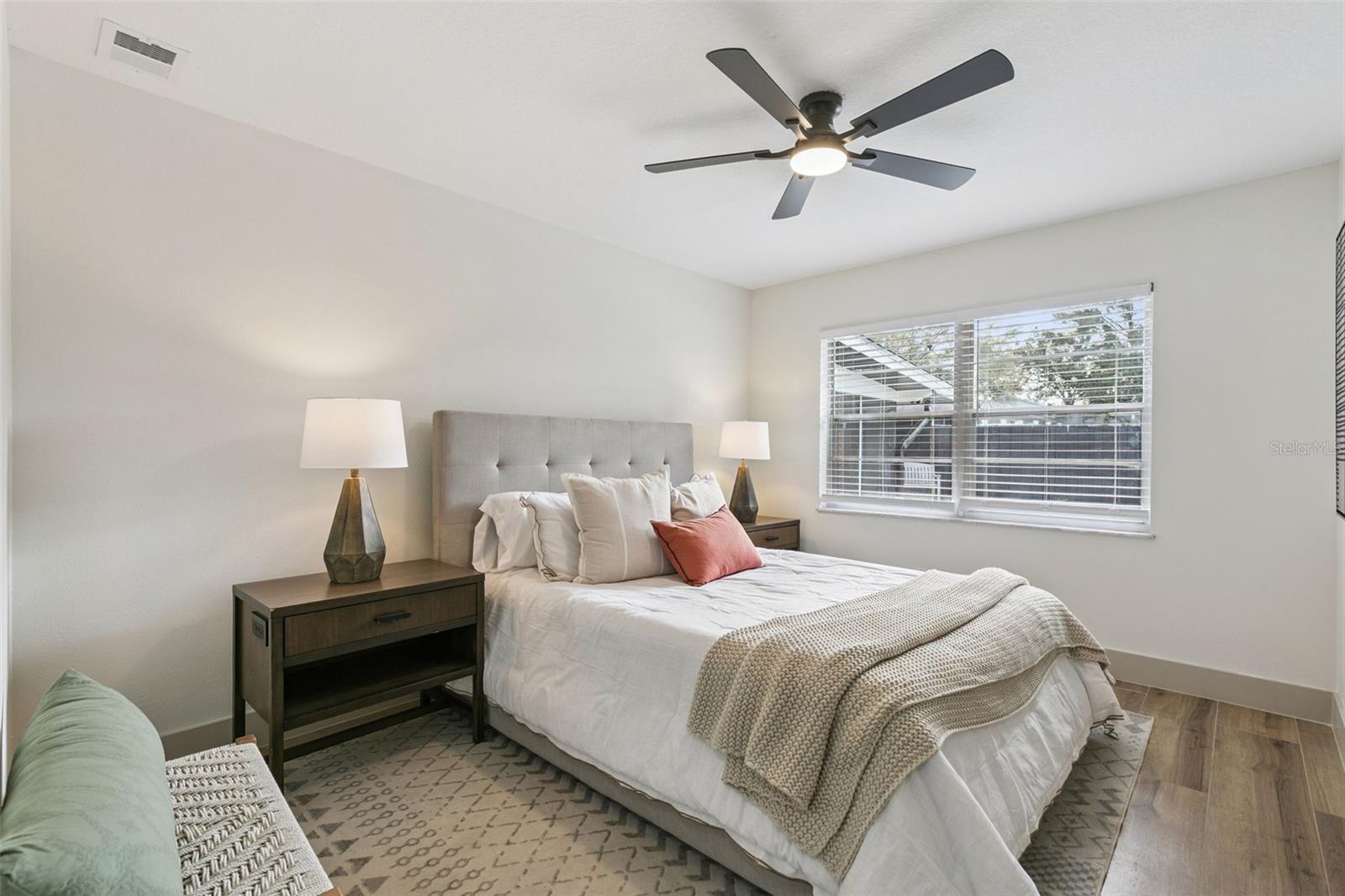 Image 27 of 53 For 622 Spring Oaks Boulevard