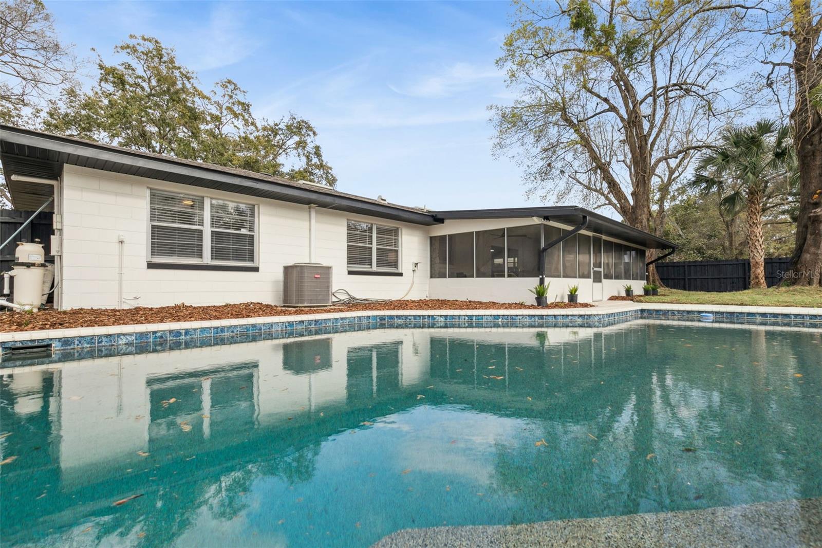 Image 33 of 53 For 622 Spring Oaks Boulevard