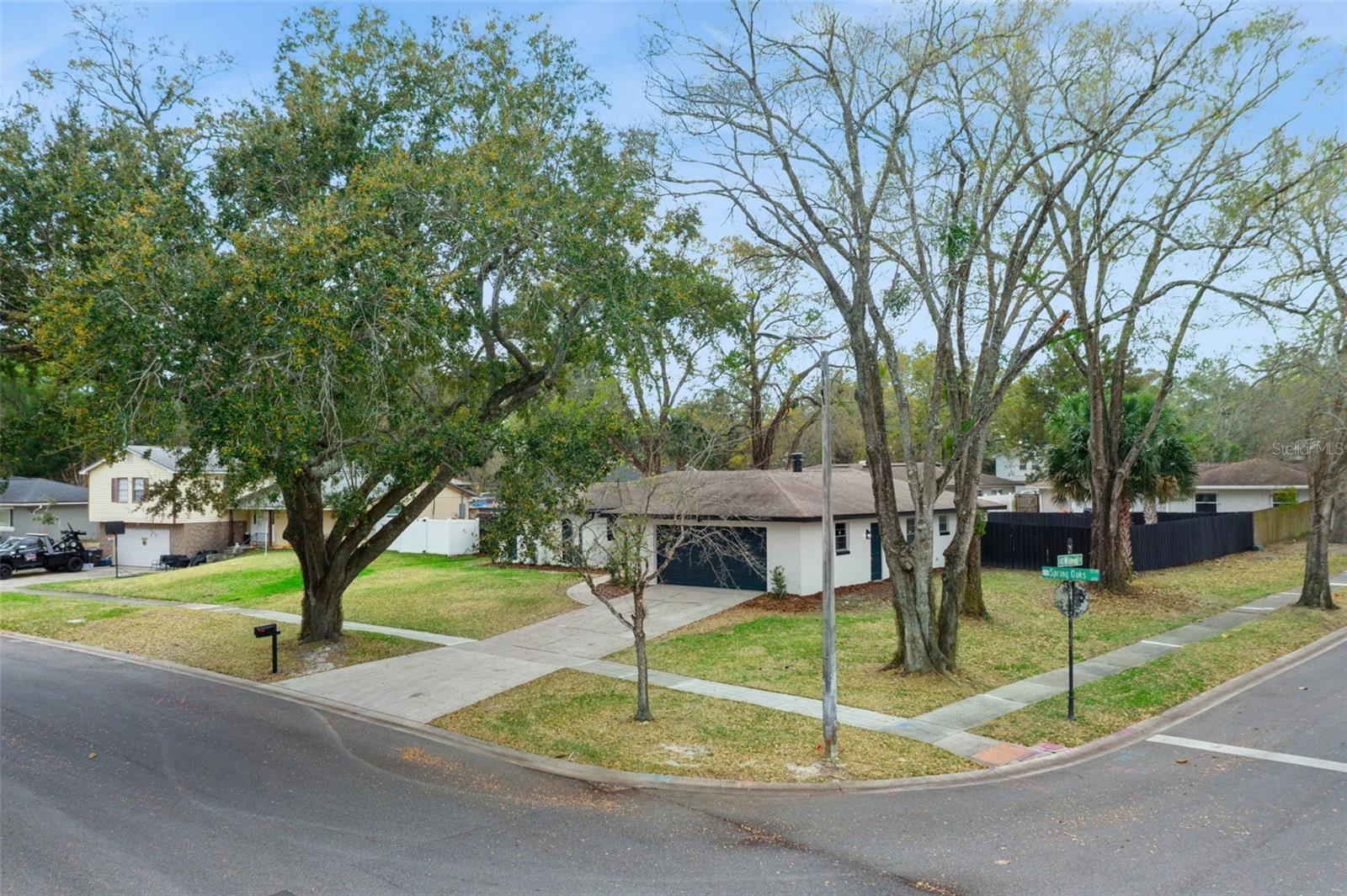 Image 36 of 53 For 622 Spring Oaks Boulevard