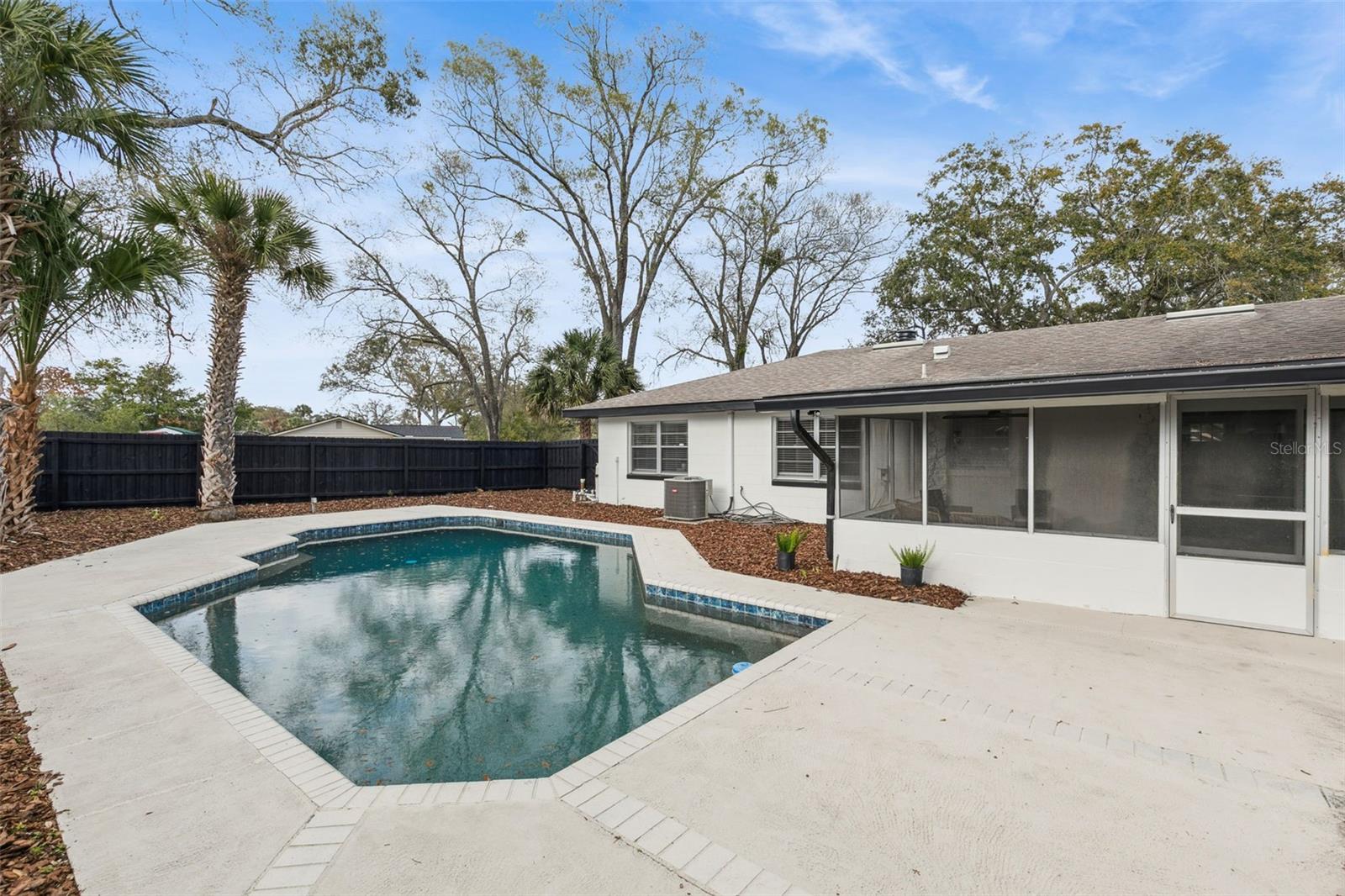 Image 4 of 53 For 622 Spring Oaks Boulevard