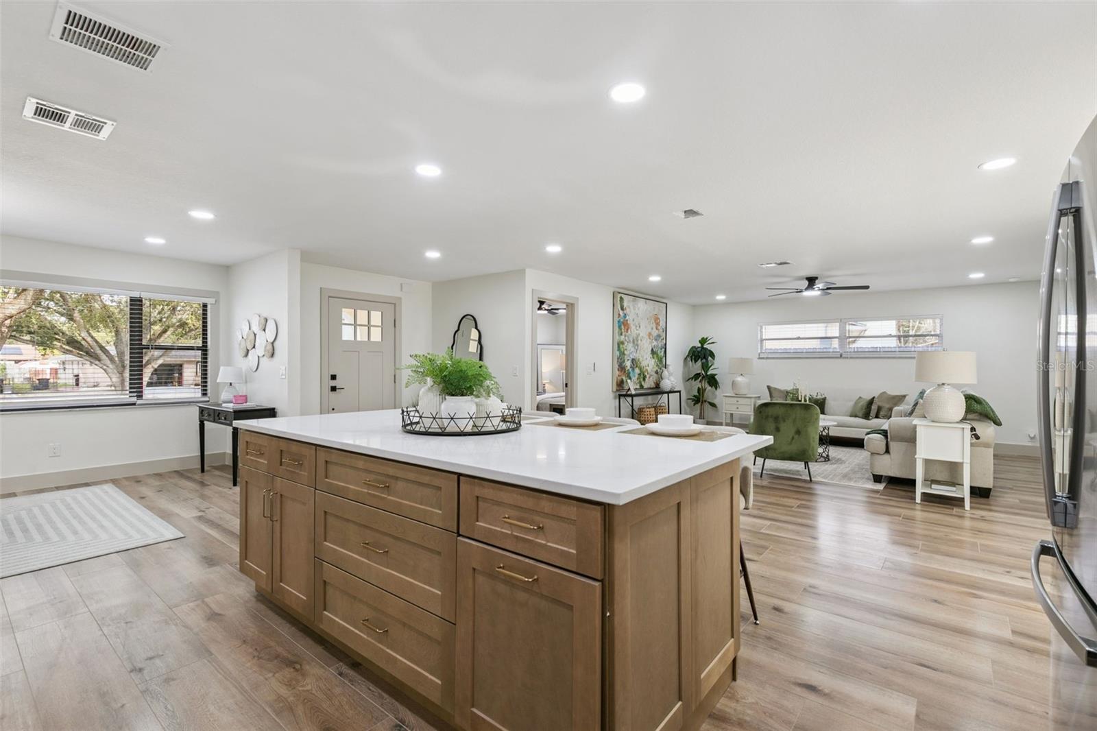 Image 9 of 53 For 622 Spring Oaks Boulevard